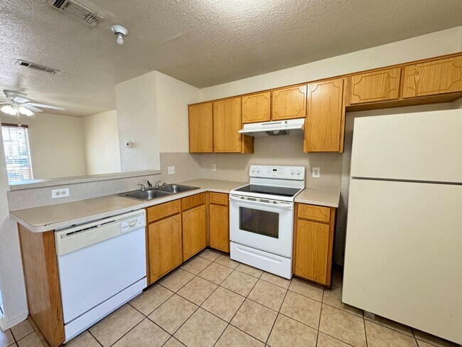 Foto del edificio - 4407 Abigail Dr