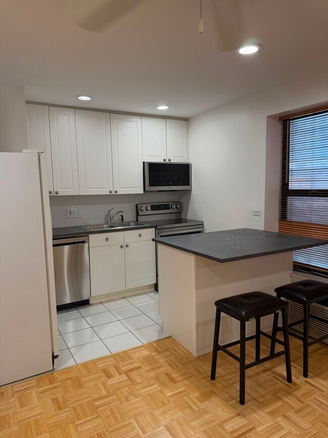 Foto del edificio - 5646 N Kenmore Ave