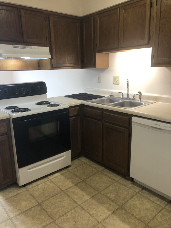 Kitchen - 1 Buffalo Ave NW