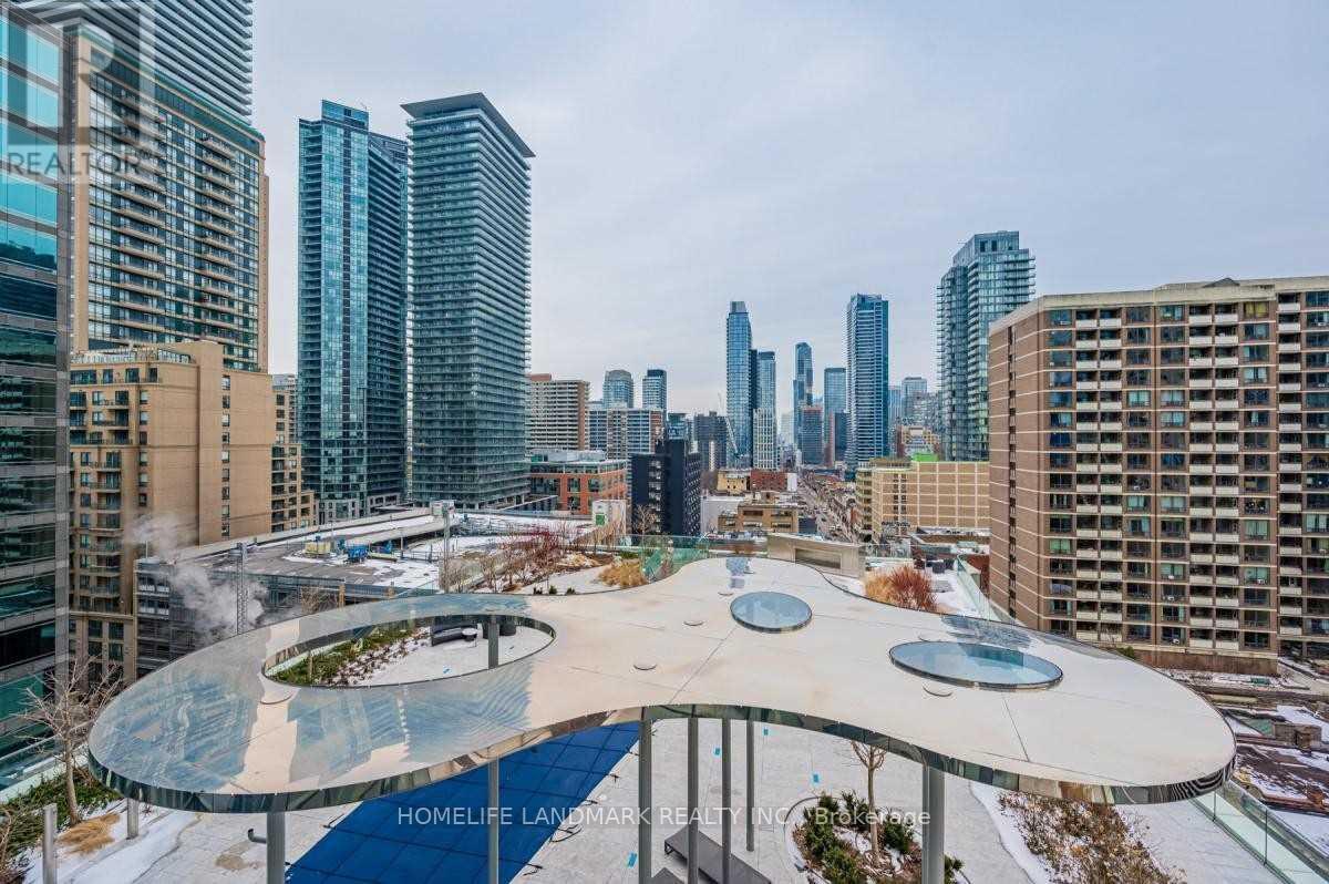 Photo principale - 1-801 Bloor St E