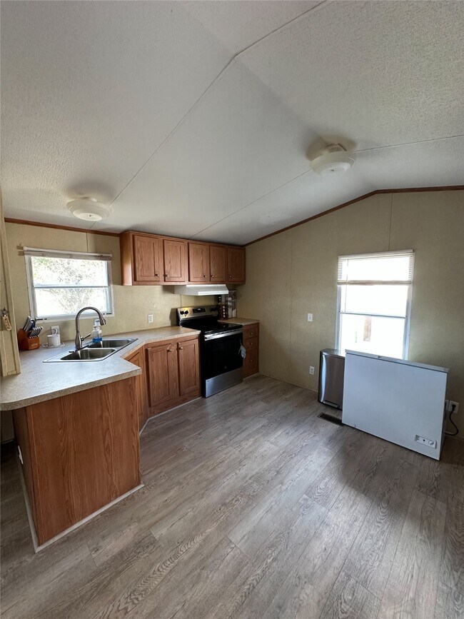 Foto del edificio - 999 FM 1774