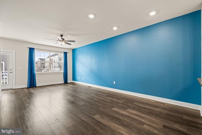 Building Photo - 127 Gaslight Aly