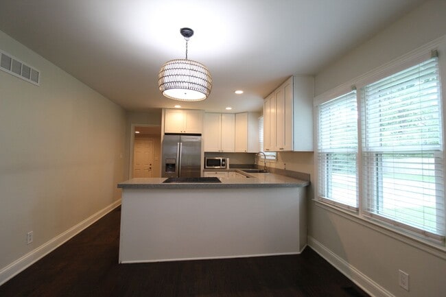 Building Photo - 2 Bedroom 1 Bath Home In Fairway KS