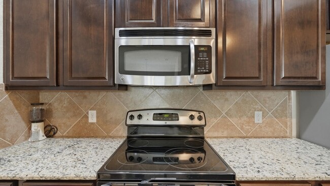 Building Photo - 213 Flushing
