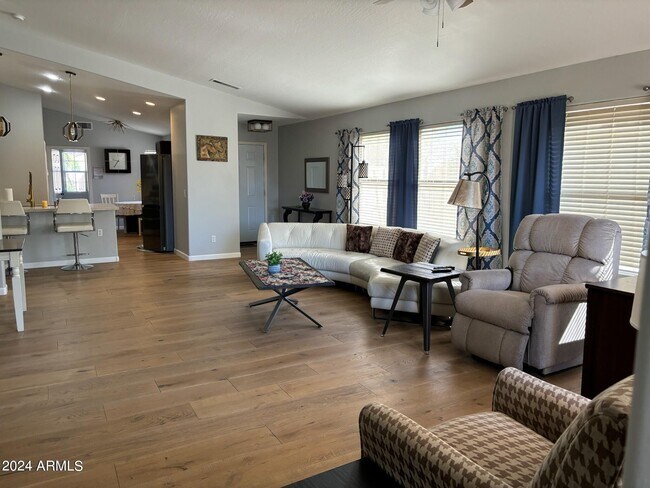 Foto del edificio - 10381 W Yukon Dr