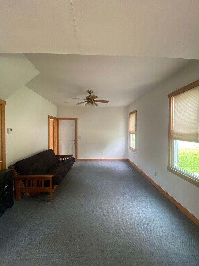 Building Photo - 6086 Southwest Ln