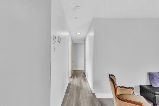 Foto del edificio - 6630 Lindbrook Way