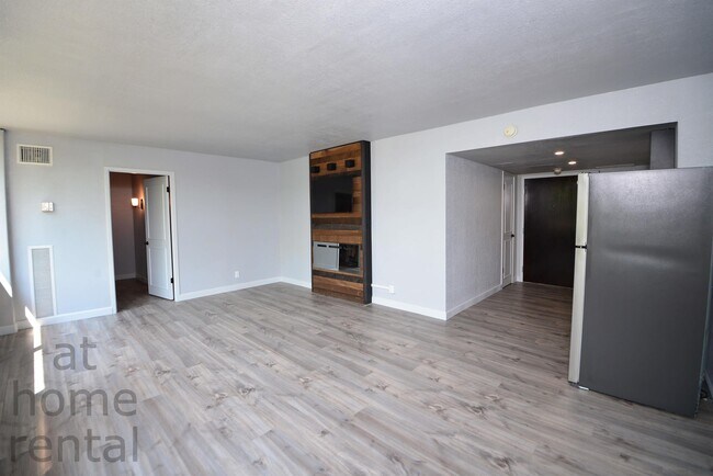 Foto del edificio - 410 W 7th St