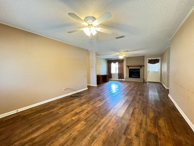 Foto del edificio - Beautiful 3 Bed 2 Bath Home