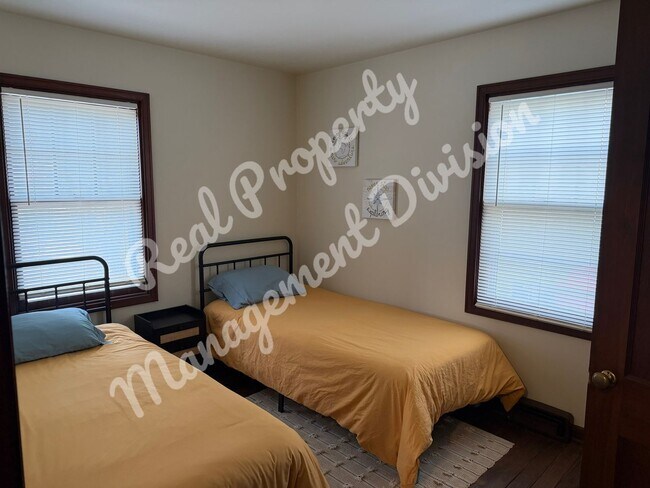 Building Photo - **Charming 2-Bed, 1-Bath Home with Retro Flair + Garage & Yard**