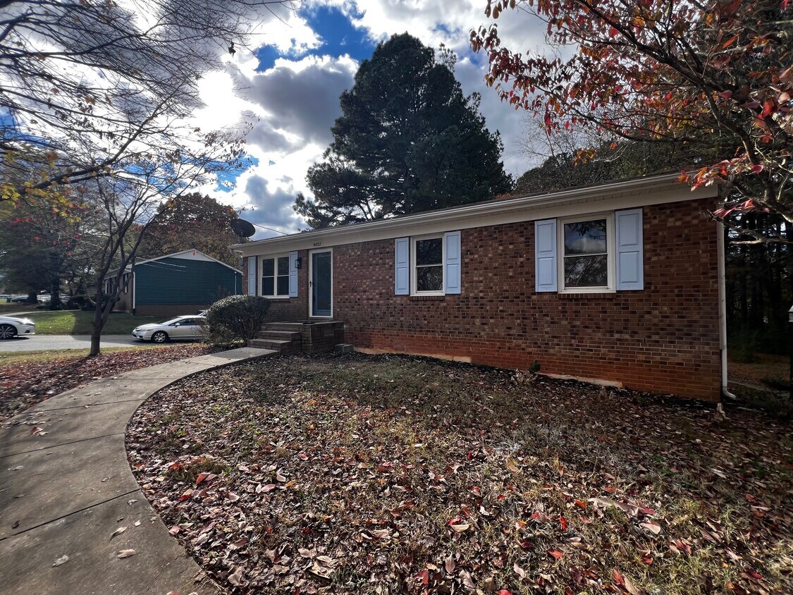 Foto principal - 4882 Dippen Rd