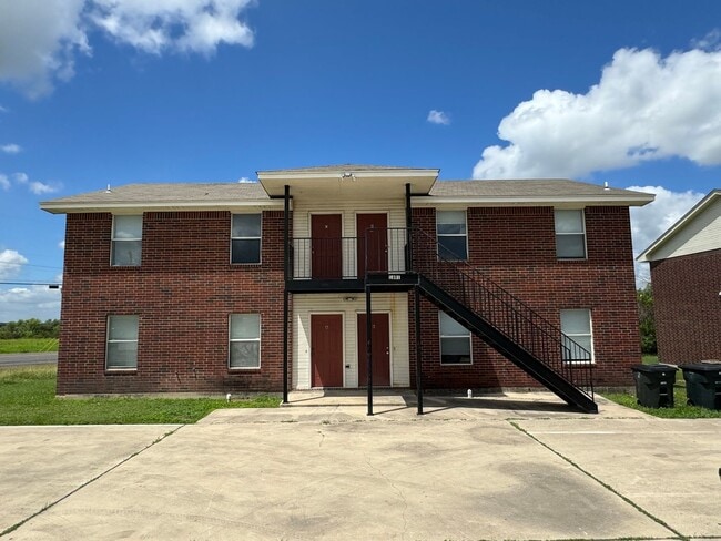 Building Photo - 1601 Cedarhill Dr