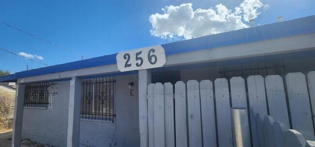 Foto del edificio - 256 W Kelso St