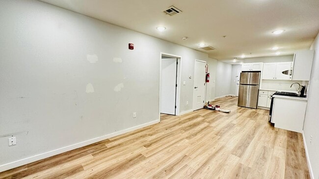Building Photo - 161 12th Ave