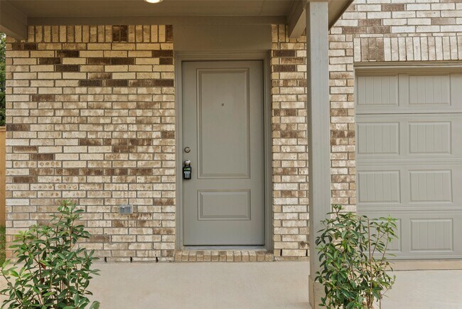 Building Photo - 3094 Mallorca Dr