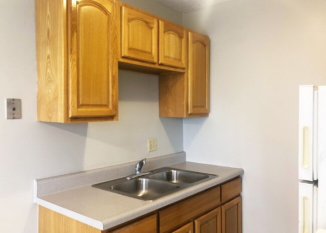 Building Photo - 440 Ludlow Ave