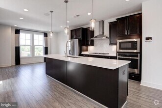 Building Photo - 135 Wake Robin Ct