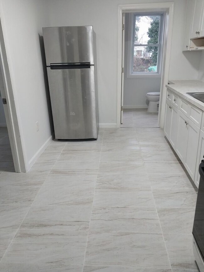 Building Photo - 117 Borden Ave