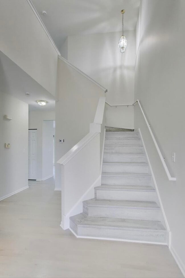 Building Photo - 23927 McMullin Cir