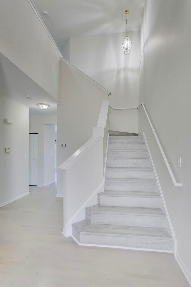 Foto del edificio - 23927 McMullin Cir