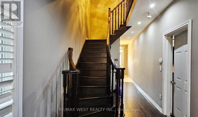 Building Photo - 38 Wasaga Rd