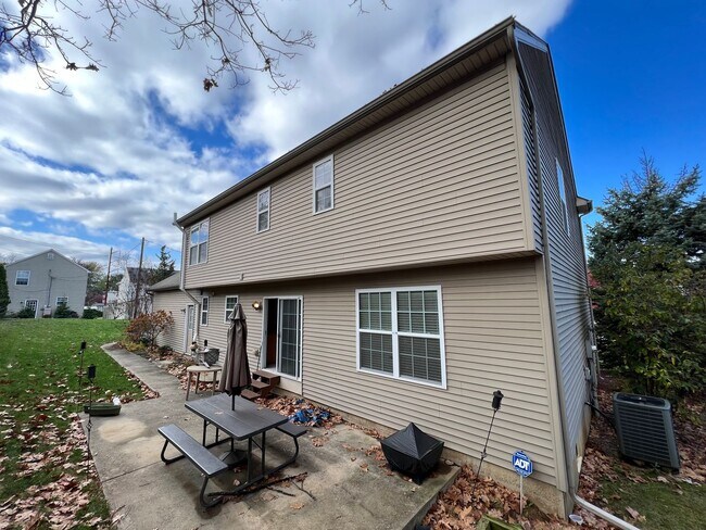 Foto del edificio - Available NOW 3BR HOME in Whitehall, PA!