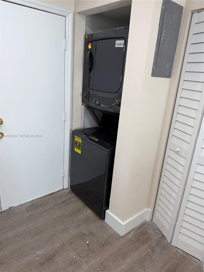 Foto del edificio - 1950 W 54th St