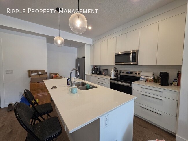 Building Photo - SPACIOUS 2 BEDS, 2 BATHS CONDO | True Dual-Ensuite Layout & Heated Underground Parking