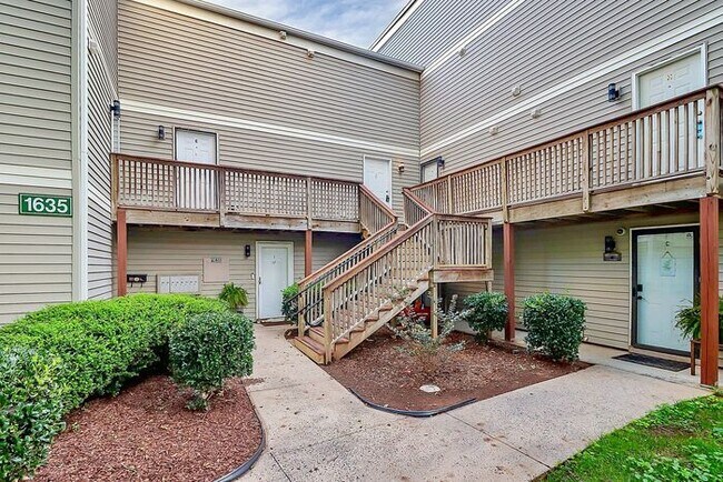 Foto del edificio - Location! Location! Location! 1bd/1ba in S...
