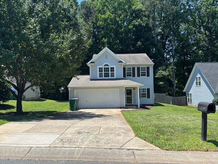 Primary Photo - Spacious 3 bedrooms 2 ½ bath home in Rolli...