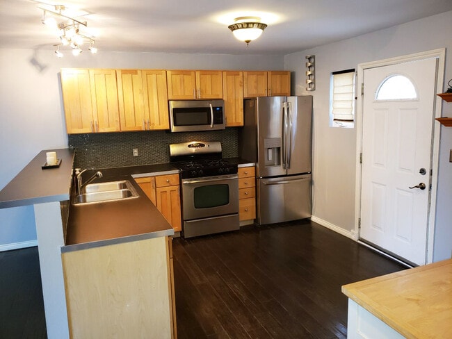 Building Photo - 47140 Forton Dr