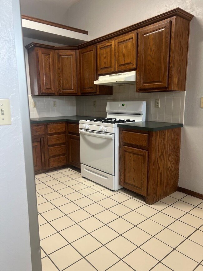 Foto del edificio - Yukon Schools