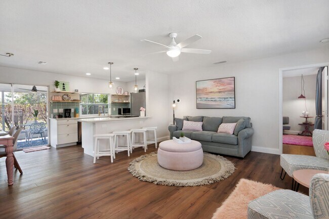 Foto del edificio - Furnished Chic Monthly Rental Home in Bradenton, FL VACA or Short Term