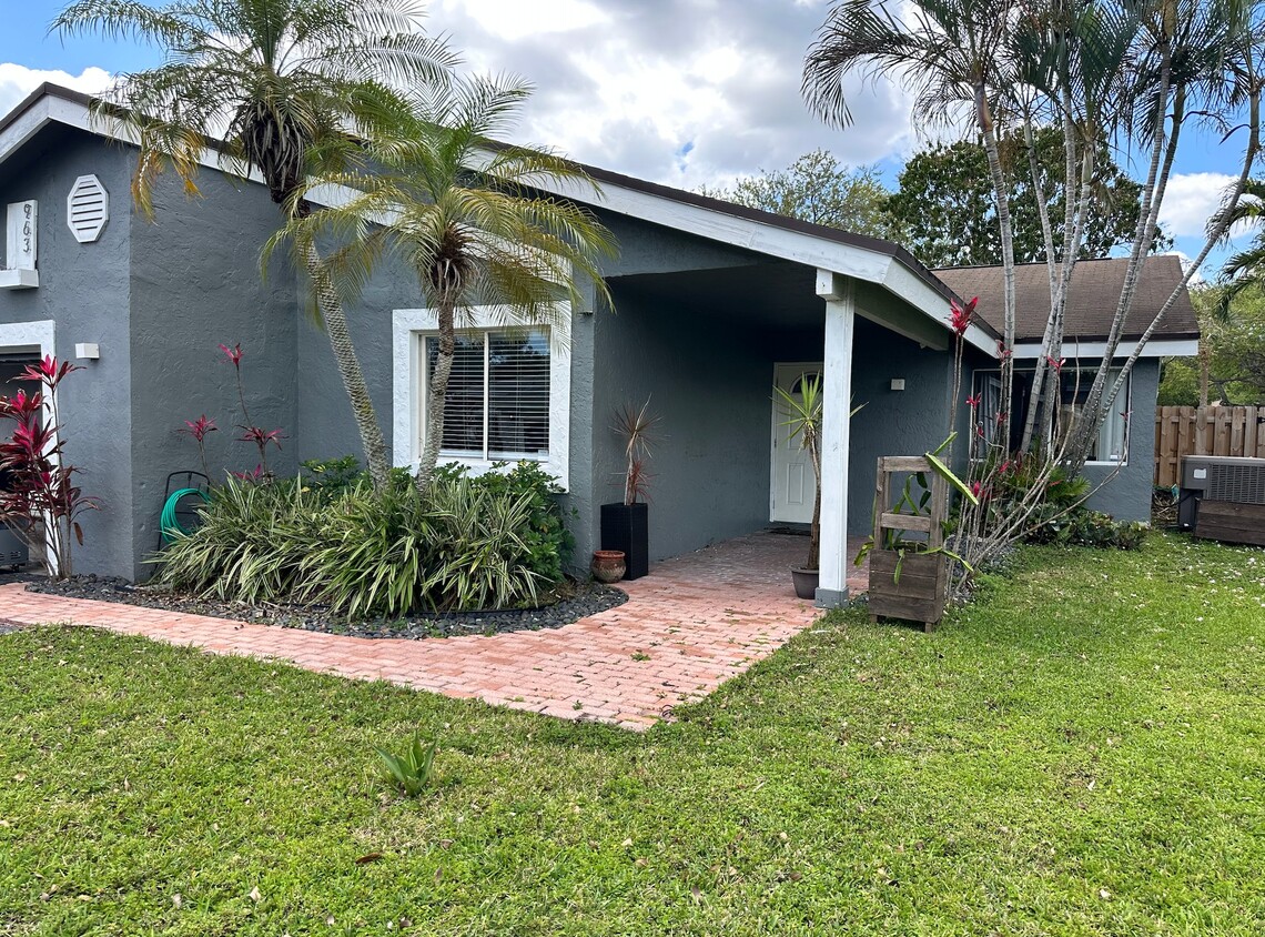 Photo - 963 NW 89th Ave (Plantation, FL)