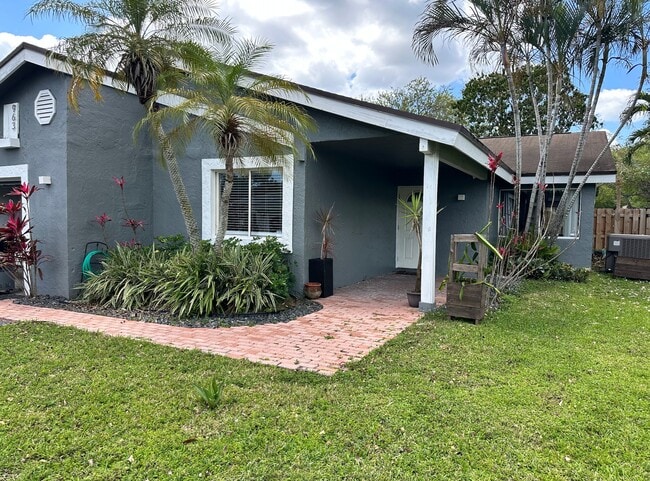 Photo - 963 NW 89th Ave House