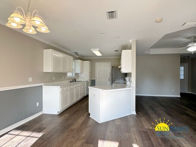 Foto del edificio - Pristine Mary Esther Home, Call today!