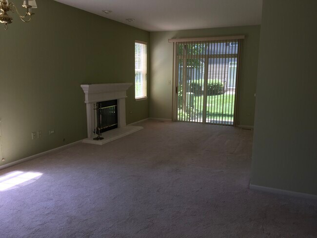 Building Photo - 833 Genesee Dr