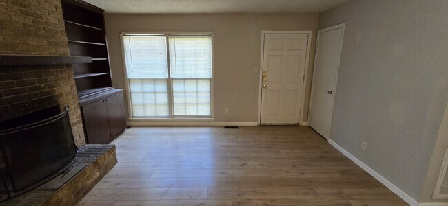 Building Photo - 2719 Clayton Dr NW