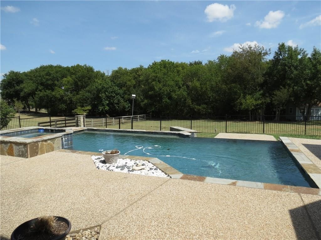 Primary Photo - 12 Brookhollow Cir