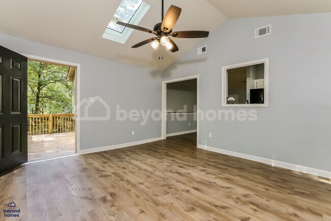 Building Photo - Stunning and Updated Maumelle Living!
