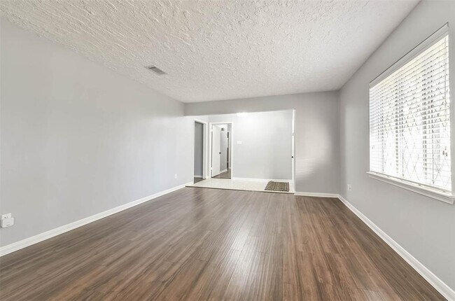 Foto del edificio - 16406 Glenshannon Dr