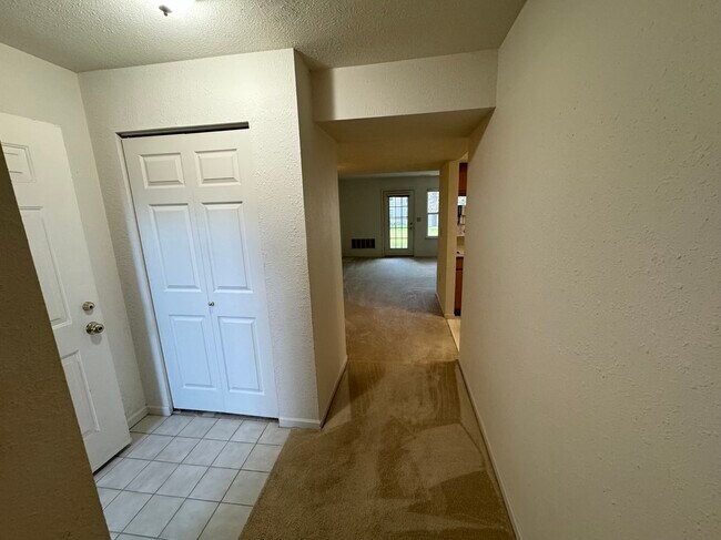 Building Photo - 1296 Heatherwood Ln