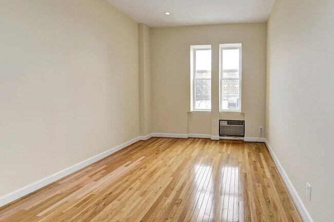 Foto del edificio - 1415 Chapin St NW