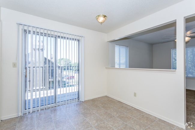 2BR, 1BR - Casa Grande - Deerfield Apartments