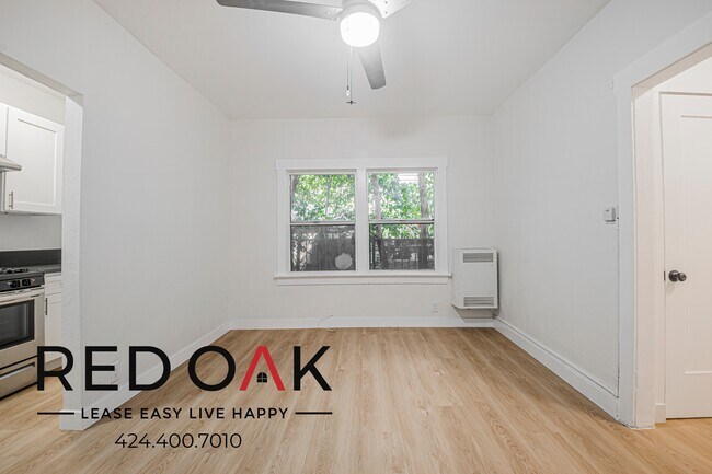 Foto del edificio - 719 Heliotrope Dr