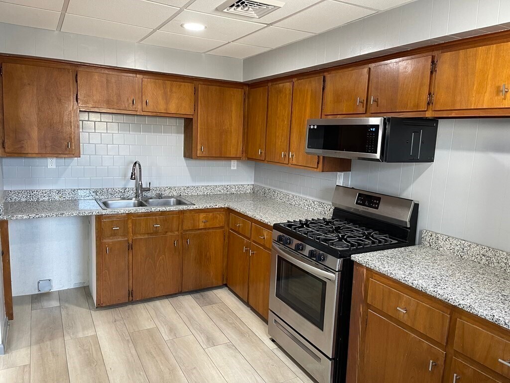 67 Boutwell St Unit 3W, Fall River, MA 02723 Room for Rent in Fall