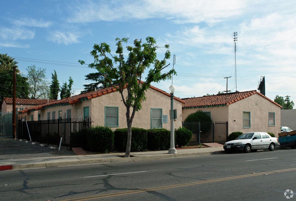 Primary Photo - 939 E Divisadero St