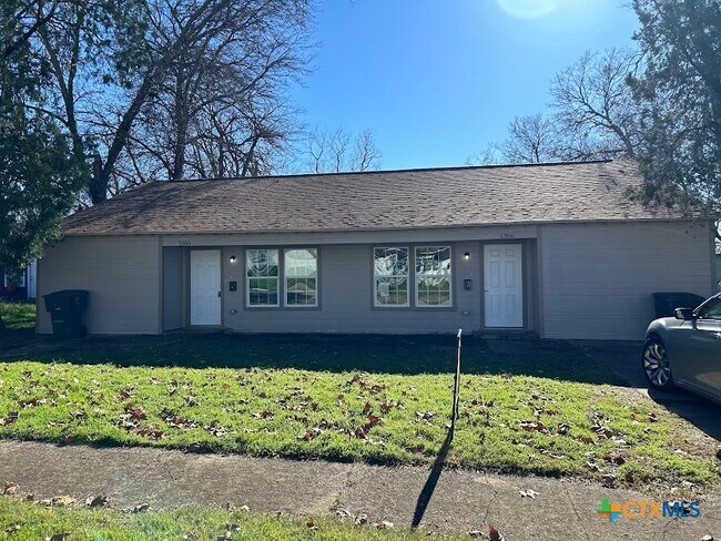 Building Photo - 1306 White Ave