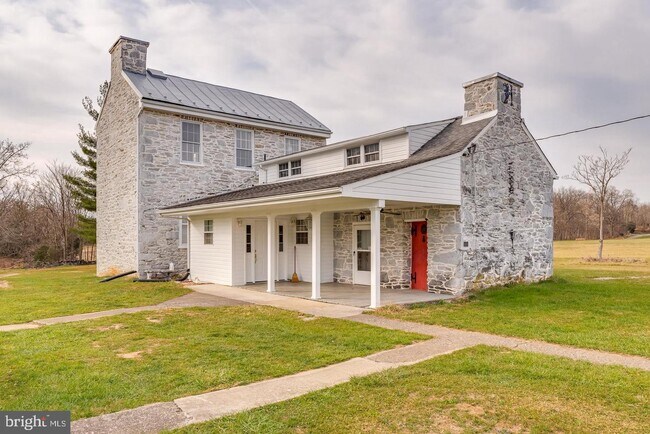 Building Photo - 360 Foreman Rd W