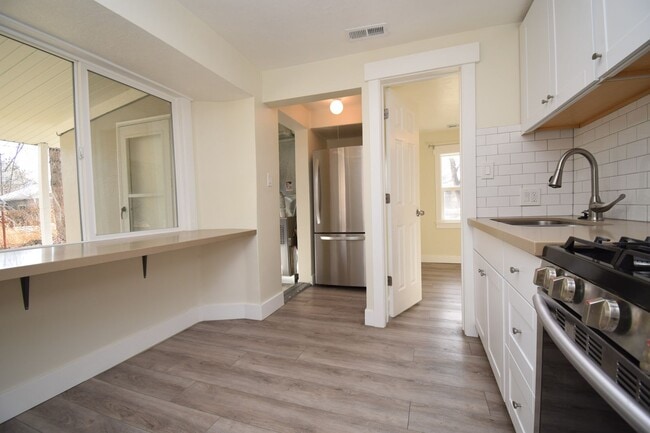 Building Photo - Beautiful 1 Bed 1 Bath Bungalow in West Valley!!!